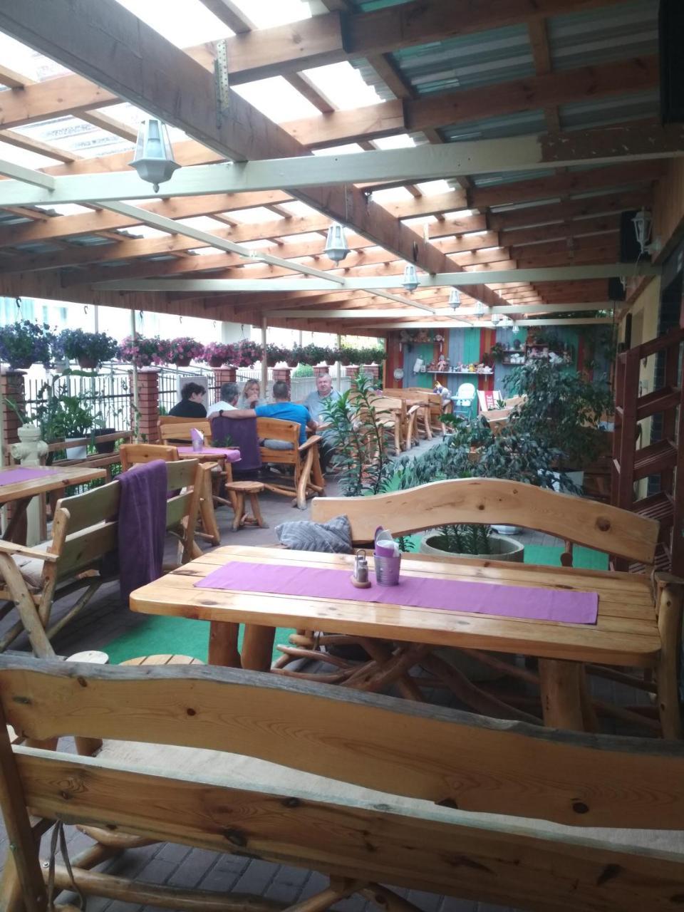 Pensjonat I Restauracja U Zdzicha Rowy  Buitenkant foto